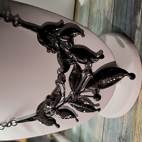 Leaf Statement Necklace - Picture 5 of 5